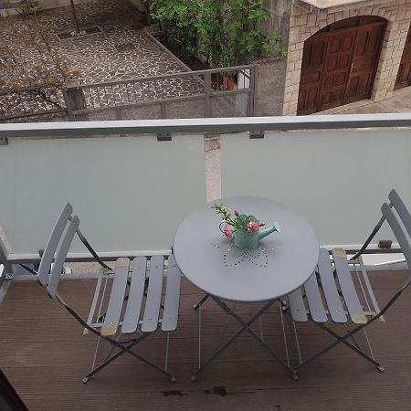 Studio Flat For 2 Apartment Makarska Bagian luar foto
