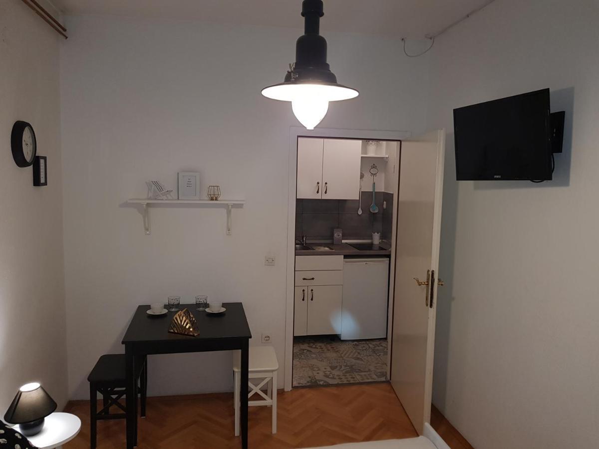 Studio Flat For 2 Apartment Makarska Bagian luar foto