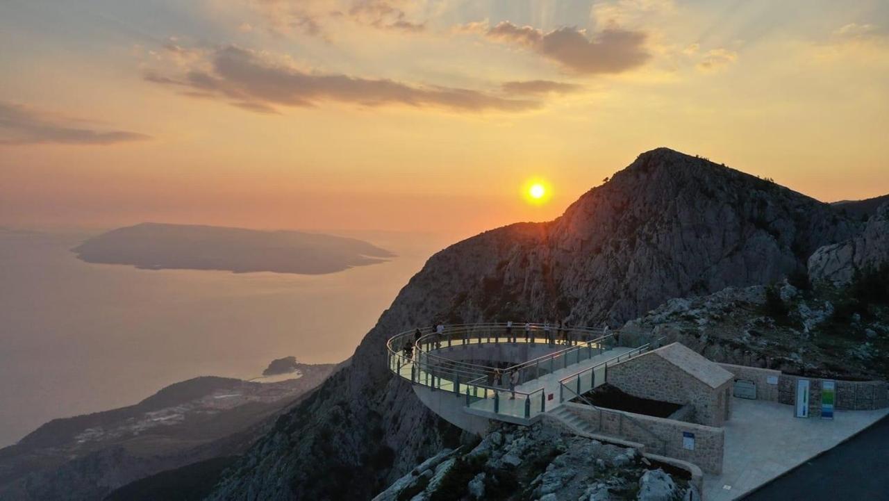 Studio Flat For 2 Apartment Makarska Bagian luar foto